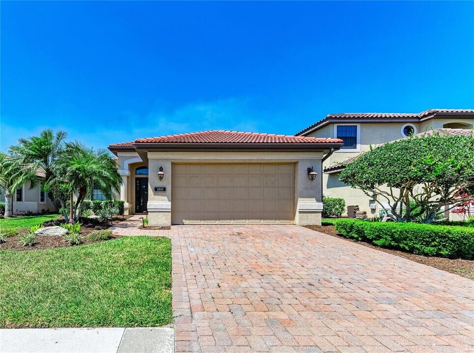 1310 Cielo Ct in Venice, FL - Building Photo