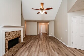 205 Lassiter Dr in Covington, GA - Foto de edificio - Building Photo