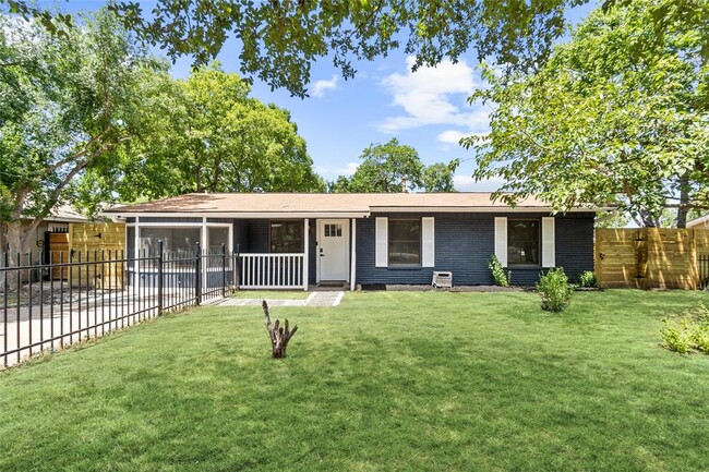 property at 106 E Lola Dr