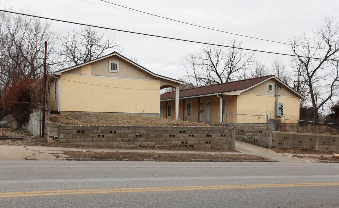 4616 E 31st St in Kansas City, MO - Building Photo