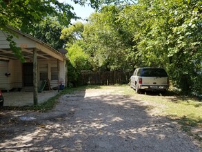 808 Caperton St in Houston, TX - Building Photo - Building Photo