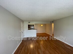 10200 Gandy Blvd N in St. Petersburg, FL - Building Photo - Building Photo