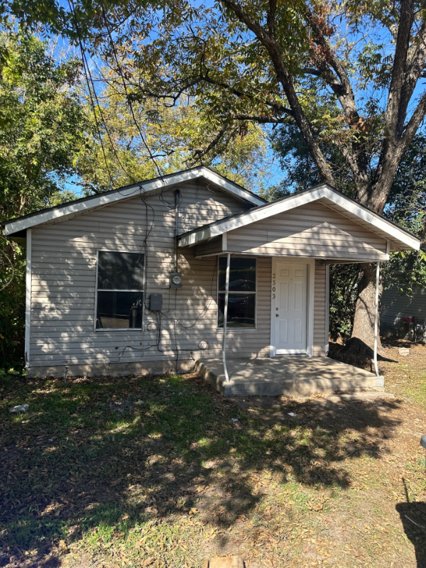 2303 Mistletoe St in Waco, TX - Foto de edificio - Building Photo