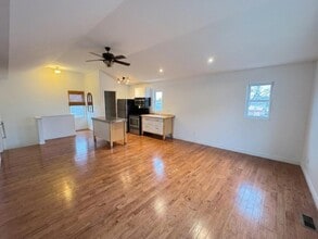 489 Upper Gage Ave in Hamilton, ON - Building Photo - Building Photo