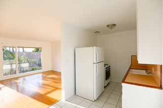 260 S Sycamore Ave, Unit 32 in Los Angeles, CA - Building Photo - Building Photo