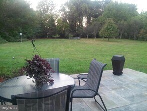 1542 Crowell Rd in Vienna, VA - Building Photo - Building Photo