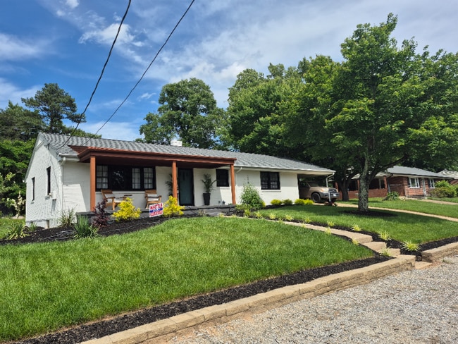 1218 Greenwood Dr in Danville, VA - Building Photo - Building Photo