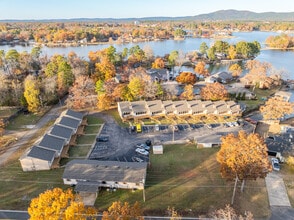 Earl’s Point Condominiums in Hot Springs, AR - Building Photo - Building Photo