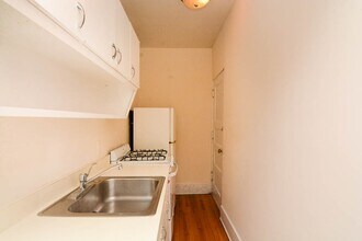 718 W Cornelia Ave, Unit J00P in Chicago, IL - Building Photo - Building Photo