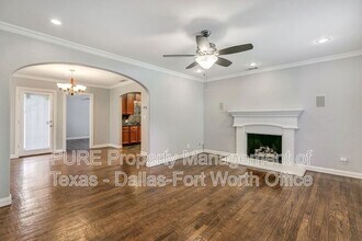 2234 W Colorado Blvd in Dallas, TX - Building Photo - Building Photo