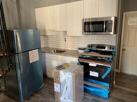 639 N 12th St in Philadelphia, PA - Building Photo