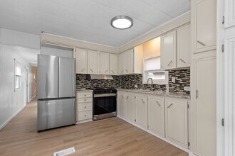 17 Jake Ln in New Bedford, MA - Building Photo - Building Photo