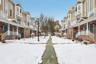 273 Roslyn Ct in West New York, NJ - Building Photo - Building Photo