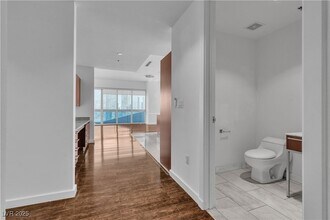 4471 Dean Martin Dr in Las Vegas, NV - Building Photo - Building Photo