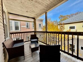93 Hillside St, Unit 2 in Boston, MA - Foto de edificio - Building Photo