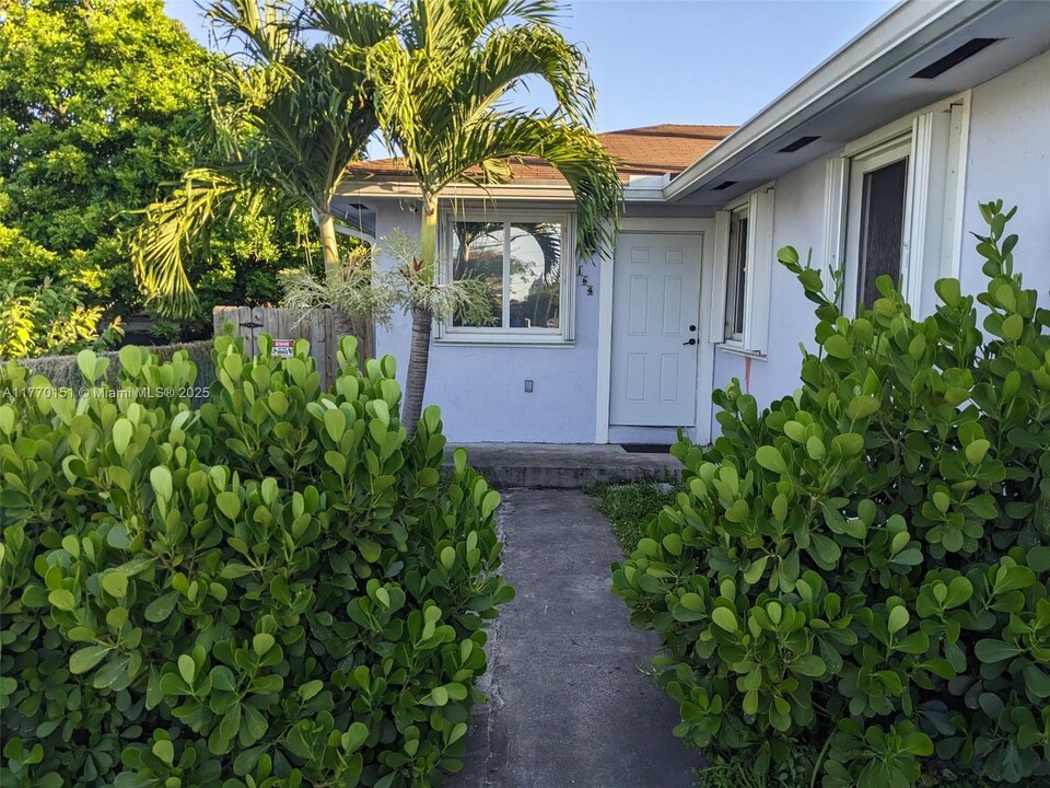 164 NW 71st St, Unit 164 in Miami, FL - Building Photo