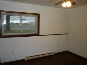401 Moasis Dr, Unit Apt 1 in Little Chute, WI - Building Photo - Building Photo