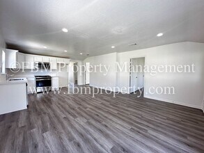 203 Ave B in Ennis, TX - Building Photo - Building Photo