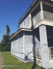 3902 Stuart St, Unit 2 in Jacksonville, FL - Building Photo - Building Photo
