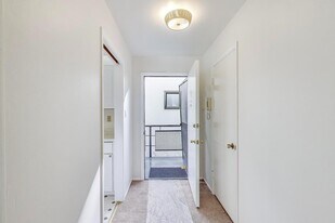 100 Millbrae Ave in Millbrae, CA - Building Photo