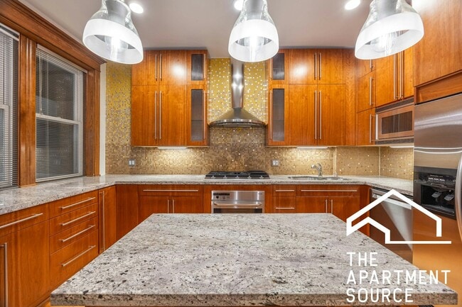 3249 W Evergreen Ave