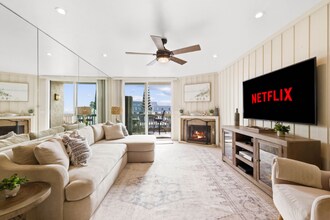 999 N Pacific St in Oceanside, CA - Foto de edificio - Building Photo