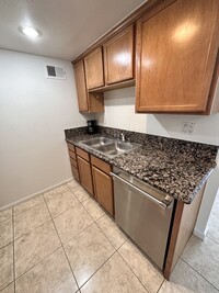 1301 Massachusetts Ave, Unit 205 in Riverside, CA - Building Photo - Building Photo