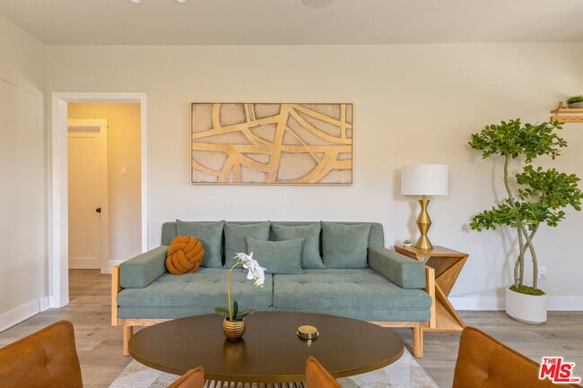 725 N Harvard Blvd in Los Angeles, CA - Building Photo - Building Photo