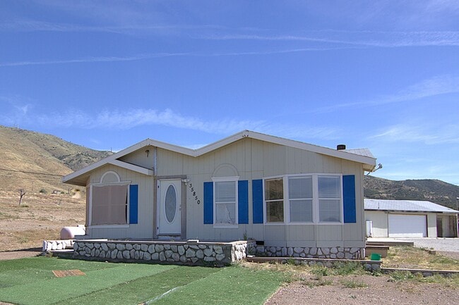 property at 35850 Via Famero Dr