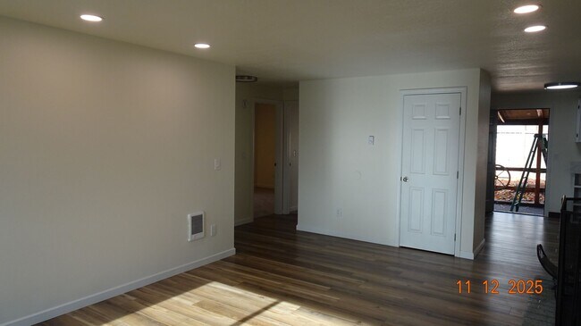 930 NE 21st Ave in Hillsboro, OR - Building Photo - Building Photo