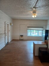 2210 Murray Hill Rd, Unit BEfficiencyBayWindow in Cleveland, OH - Building Photo - Building Photo