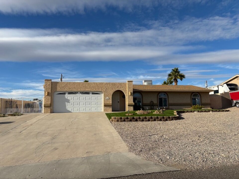 2205 Runabout Dr in Lake Havasu City, AZ - Building Photo