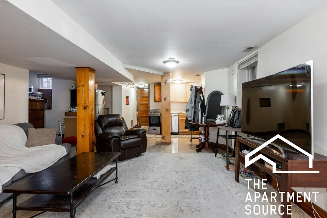 844 W Aldine Ave in Chicago, IL - Building Photo