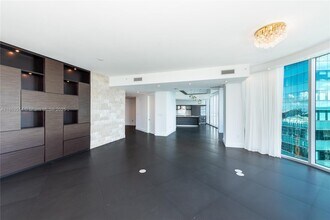 200 Biscayne Boulevard Way, Unit 5101 in Miami, FL - Building Photo - Building Photo