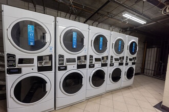 1525 S Saltair Ave in Los Angeles, CA - Foto de edificio - Building Photo