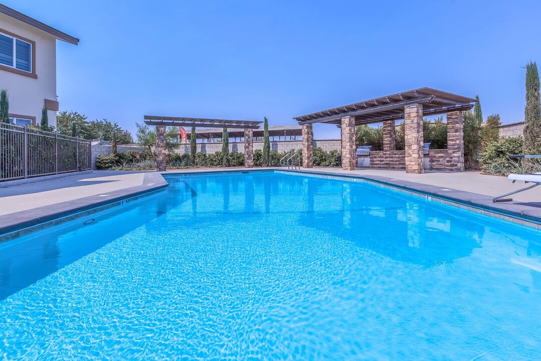 Sablewood Gardens Apartments in Bakersfield, CA - Building Photo