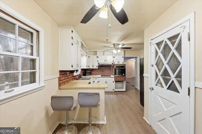 8435 E Campbellton St in Fairburn, GA - Foto de edificio - Building Photo