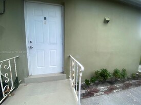 1842 Thomas St in Hollywood, FL - Building Photo