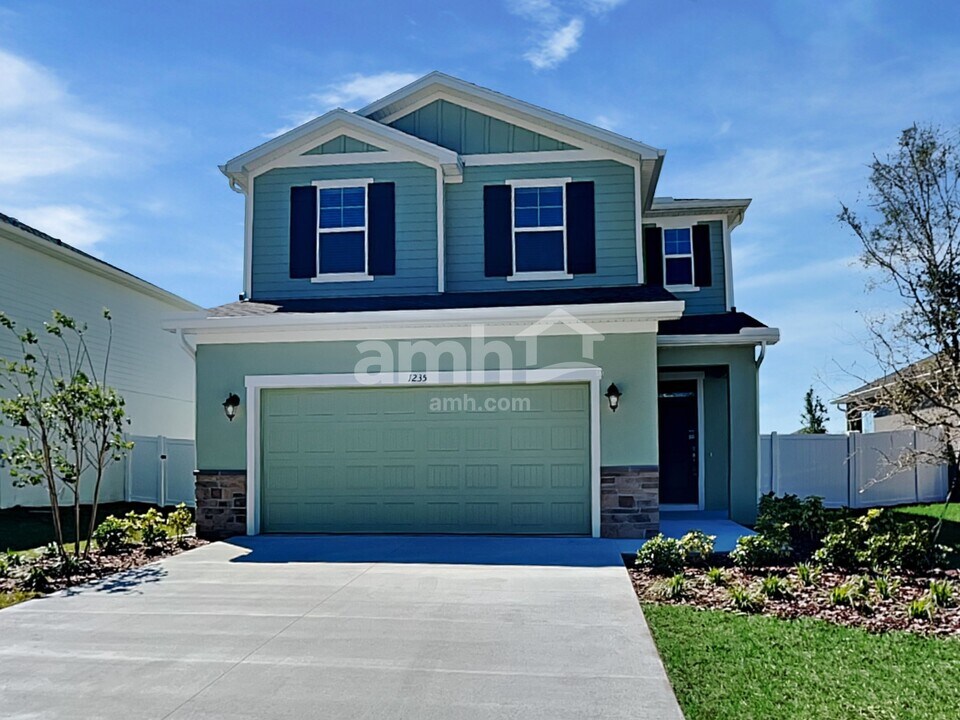 1235 Heavenly Dr in St. Cloud, FL - Building Photo
