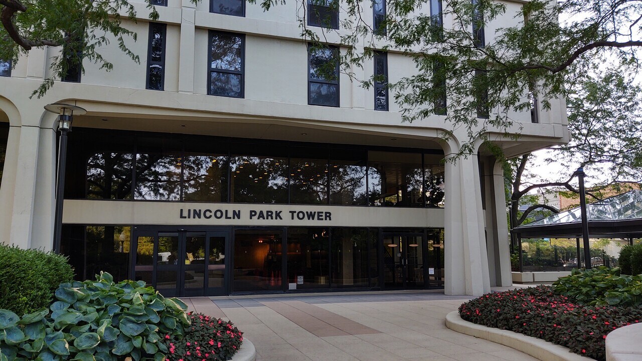 1960 N Lincoln Park W, Unit 1310 in Chicago, IL - Building Photo