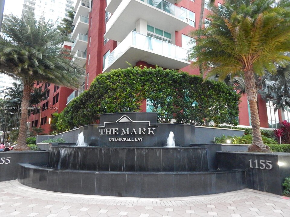 1155 Brickell Bay Dr in Miami, FL - Building Photo