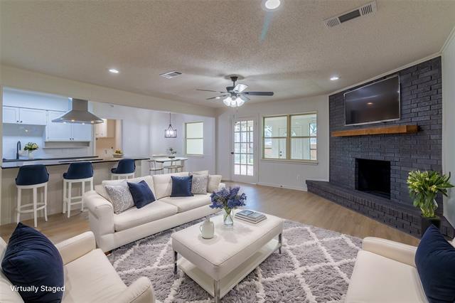 6192 Wrigley Way in Fort Worth, TX - Building Photo - Building Photo