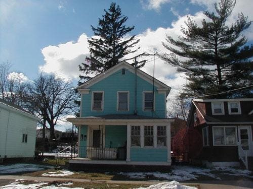 16 E Sixth St in Oswego, NY - Foto de edificio