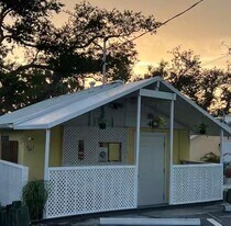 870 S McCall Rd in Englewood, FL - Building Photo