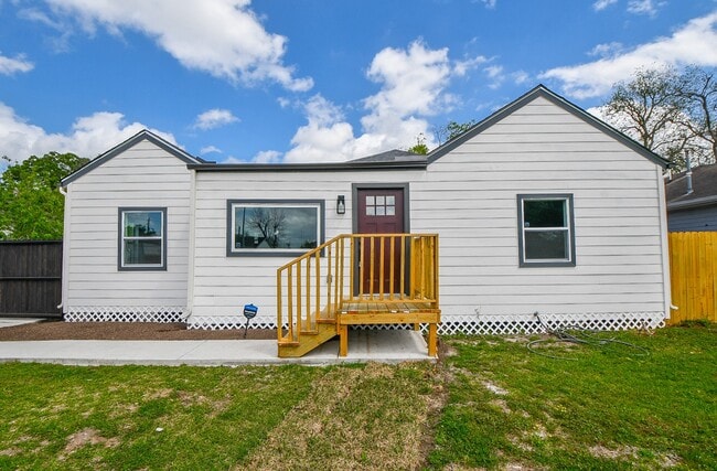 property at 4507 Kingsbury St
