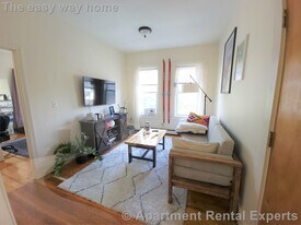 37 Oak St, Unit #3R in Somerville, MA - Building Photo