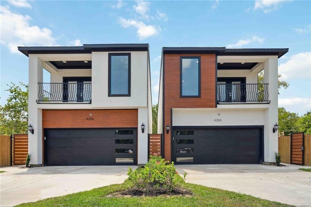 4206 Hershe St in Houston, TX - Building Photo