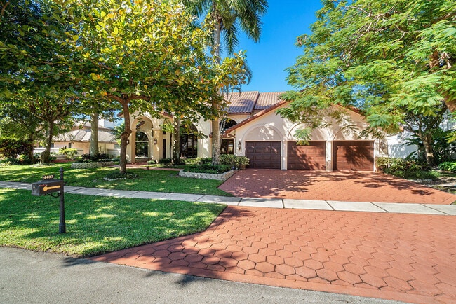 4407 Woodfield Blvd in Boca Raton, FL - Building Photo - Building Photo