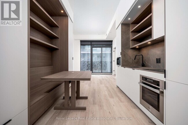 55 Charles St E in Toronto, ON - Building Photo - Building Photo