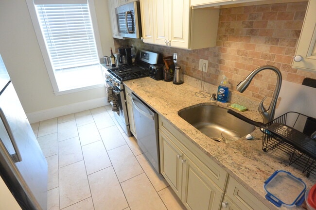 15 Mansfield St, Unit 2 in Boston, MA - Building Photo - Building Photo
